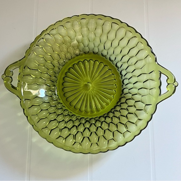 Vintage Indiana Glass Avocado Green Honeycomb Dish 2 Handles - Picture 1 of 9